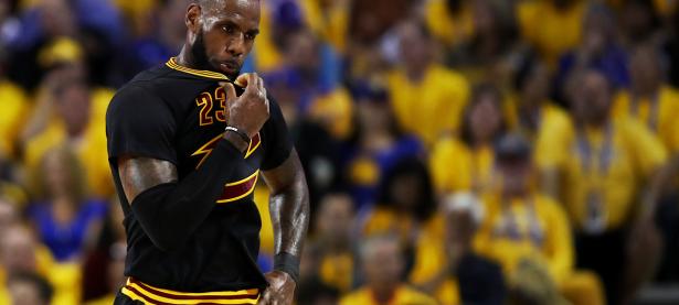 黑白体育-关于詹姆斯连续十场比赛得分超过比分优势明显，TES挑战极限！的信息