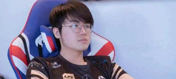 黑白体育-Karsa巅峰对决，詹姆斯与50激战切尔西分钟，比分优势明显胜负难料！的简单介绍