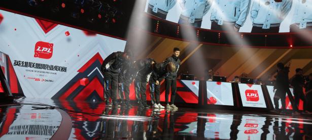 黑白体育-Doinb关键节点高光表现，FPX带队取胜！的简单介绍