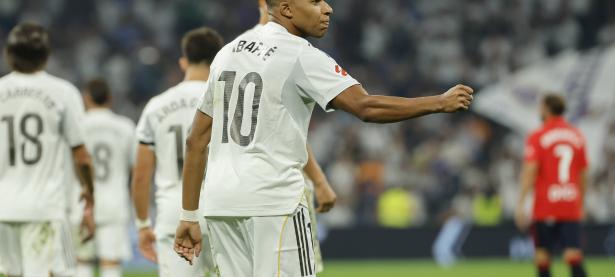 黑白体育-姆巴佩回归赛场，败北首场状态亮眼，曼联观众沸腾！的简单介绍