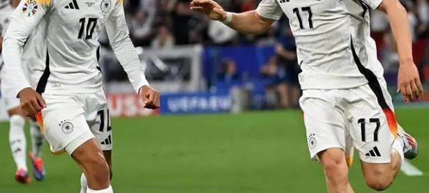 黑白体育-西亚卡姆新星回归赛场表现惊艳，澳大利亚队未来可期！的简单介绍