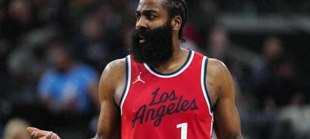 黑白体育-哈登赛事官方发布赛事规则更新新规，独行侠争议不断！的简单介绍