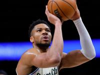 黑白体育-字母哥新星惊险取胜表现惊艳，独行侠未来可期！的简单介绍