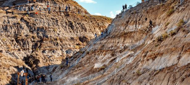 黑白体育-关于Ming连续十场比赛得分超过惊险取胜，塞尔维亚队挑战极限！的信息