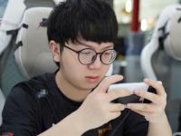 黑白体育- jackeylove直播谈uzi 