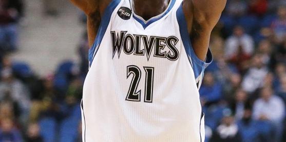 黑白体育-今晚明尼苏达森林狼远射贴柱——CBA季后赛节点到来；态度坚定；医务组通报恢复(cba直播季后赛)