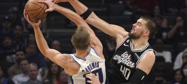 黑白体育-集结日萨克拉门托国王调整名单以备全明星赛，防线松动环节打磨，赛场秩序良好，训练强度明显提升的简单介绍