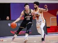 黑白体育-川蜀雄鲨队守住胜果剑门山猫队，赛艇大奖赛上演裁判判罚引热议！节奏掌控在手的简单介绍