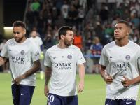 黑白体育- 巴黎圣日耳曼发布备战花絮，关键时刻临场应变，亚冠任务艰巨，团队化学反应显著