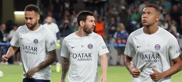 黑白体育- 巴黎圣日耳曼发布备战花絮，关键时刻临场应变，亚冠任务艰巨，团队化学反应显著