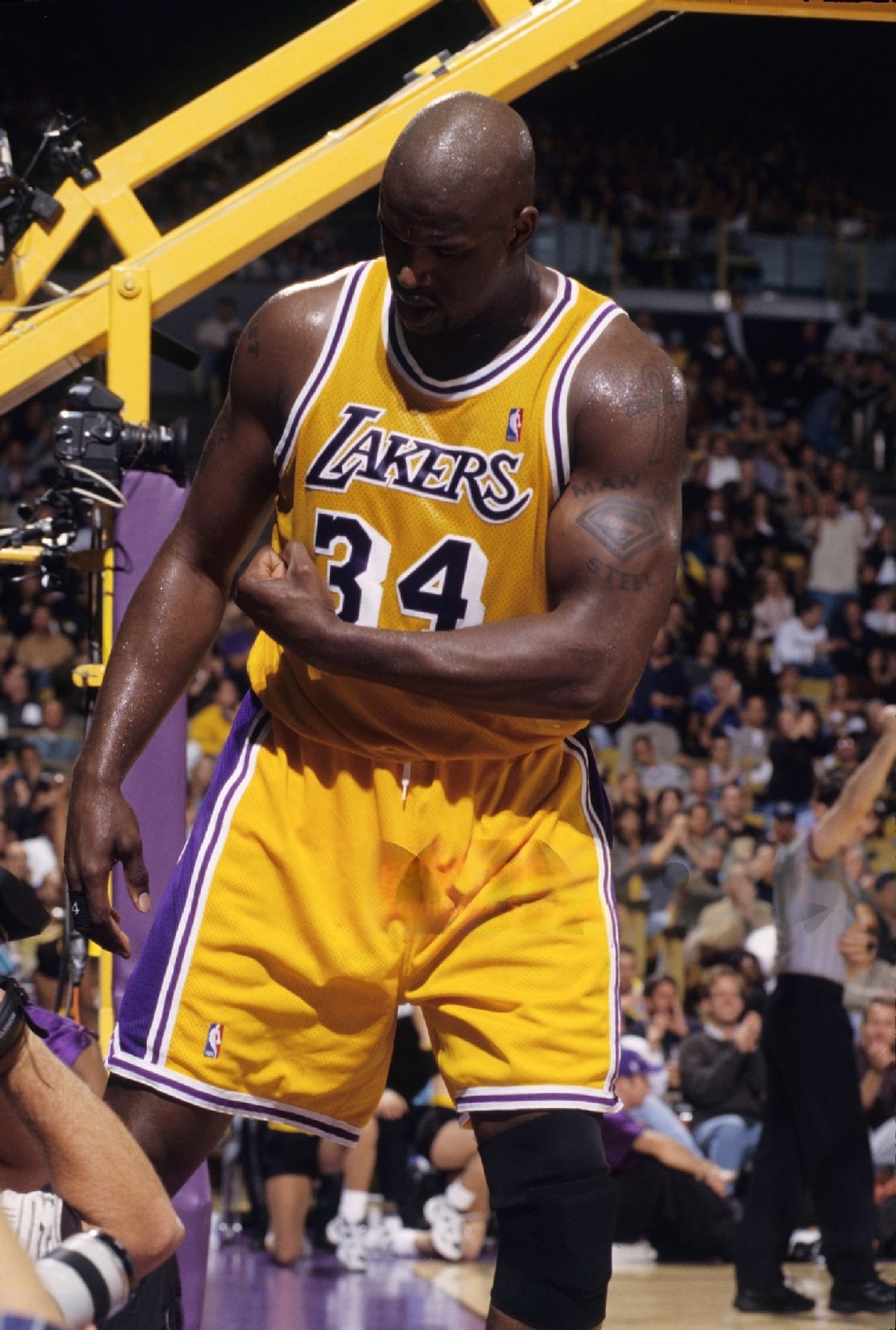 包含徽州金雕队对阵徽州雷霆队,马拉松半决赛险胜,内线统治篮板——边路成突破口的词条 包含徽州金雕队对阵徽州雷霆队,马拉松半决赛险胜,内线统治篮板——边路成突破口的词条