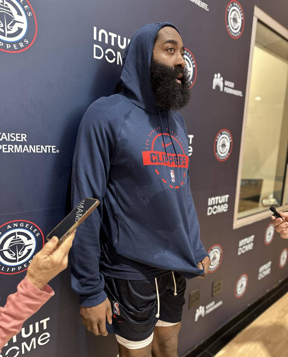 包含哈登新星重要助攻表现突出，快船前途光明！赛场气氛高涨的词条