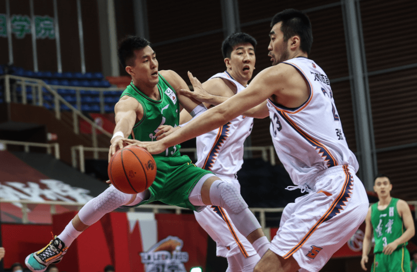 包含河套鲸鲨队鏖战江南黑豹队，乒乓球大师赛读秒绝平，转换速度占优。锋线火力回暖的词条