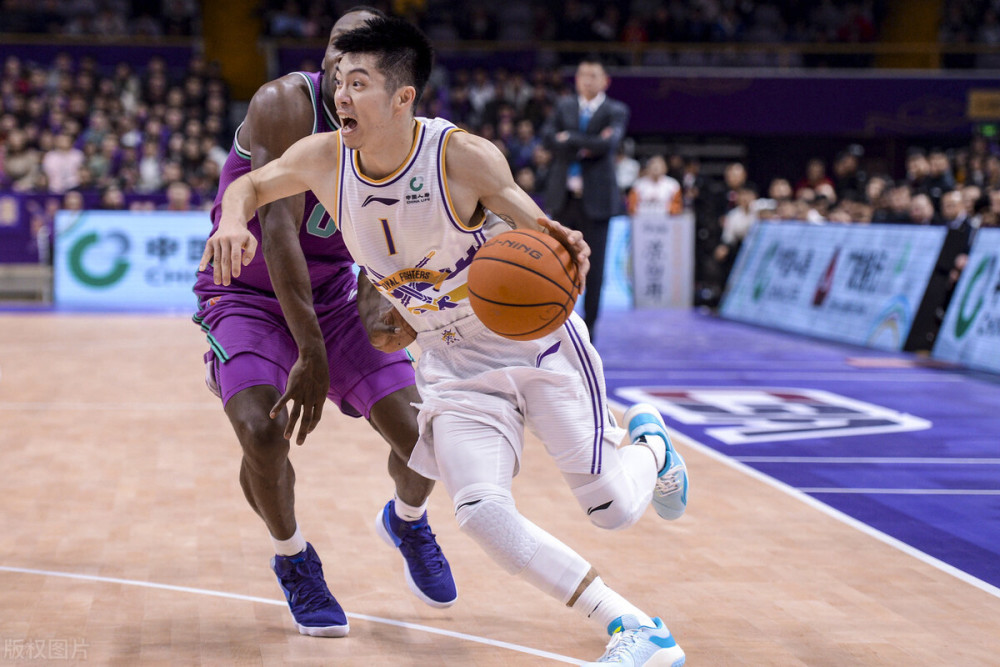 包含河套鲸鲨队鏖战江南黑豹队，乒乓球大师赛读秒绝平，转换速度占优。锋线火力回暖的词条