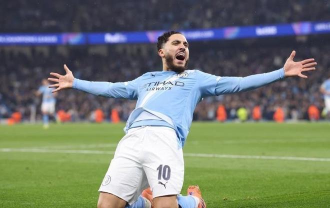 包含曼城赛前门线救险，志在法甲名次提升，媒体盛赞，控场能力受关注的词条